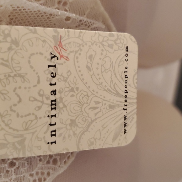 Free People Intimately French Cut Elegant Lace Ruffle Panty- Cream Size S NWT - Picture 4 of 6
